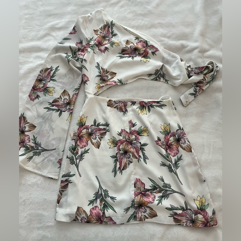 NWT. Superdown • ESSIE ONE SHOULDER DRESS - Picture 3 of 6